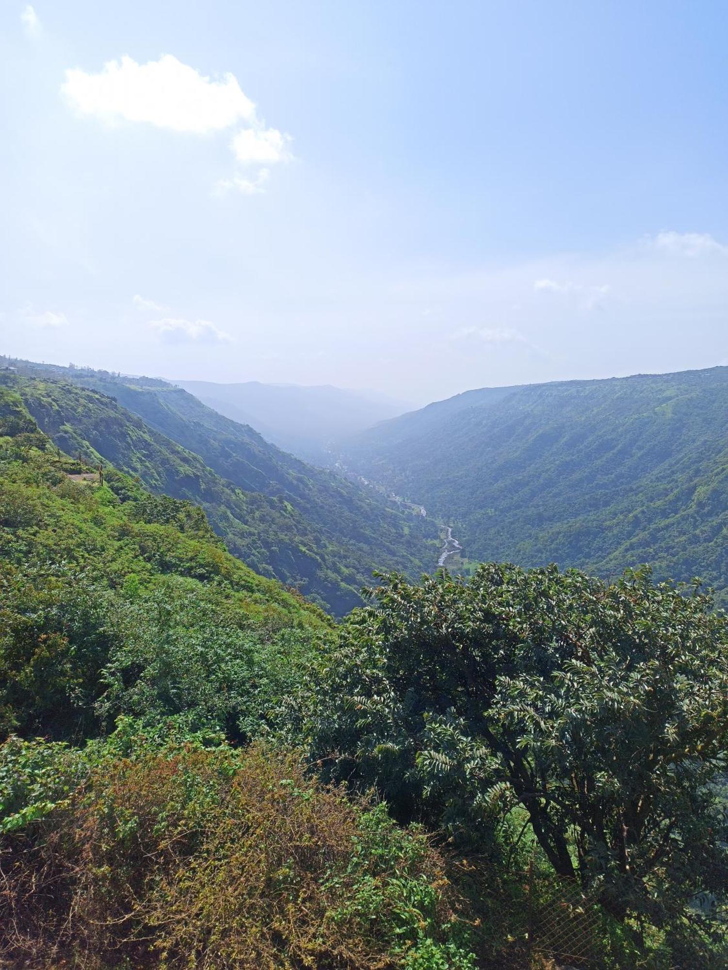 Strawberry Country Villa Mahābaleshwar Exteriör bild